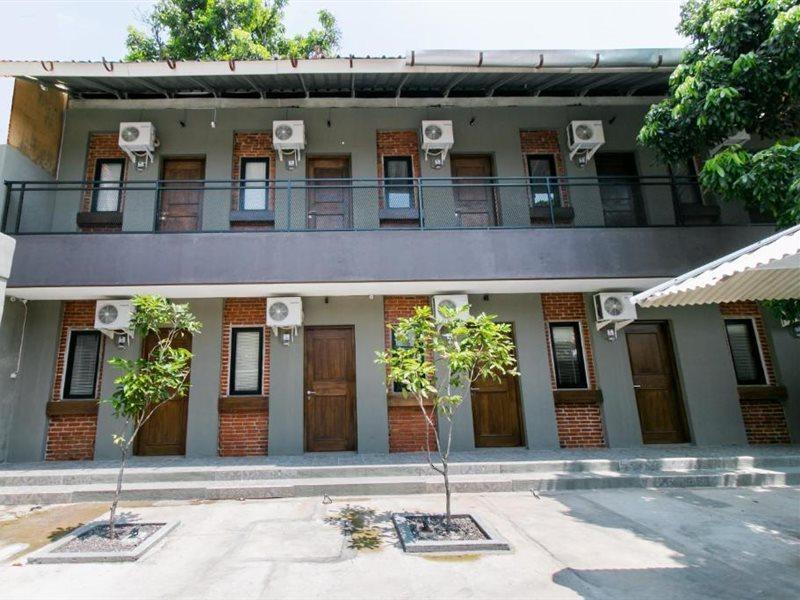 Capital O 1898 Louise Place Cianjur Exterior photo