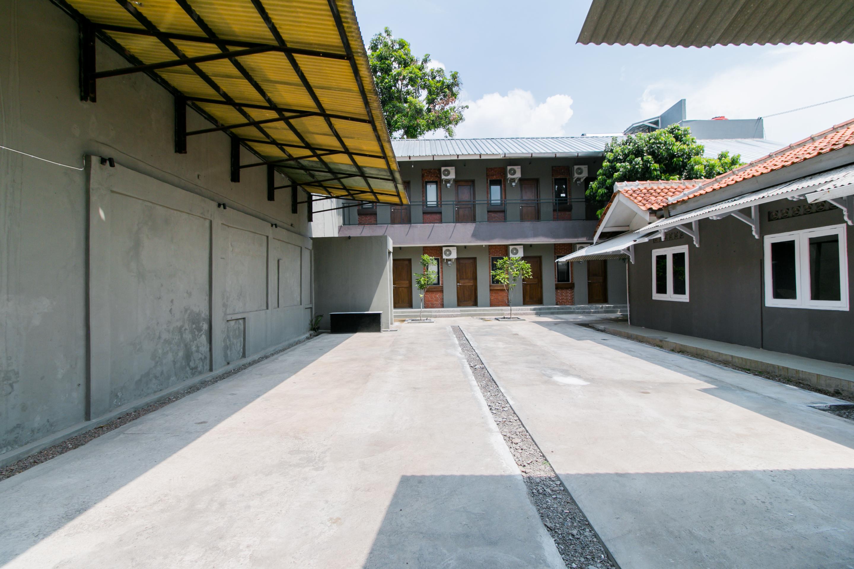 Capital O 1898 Louise Place Cianjur Exterior photo