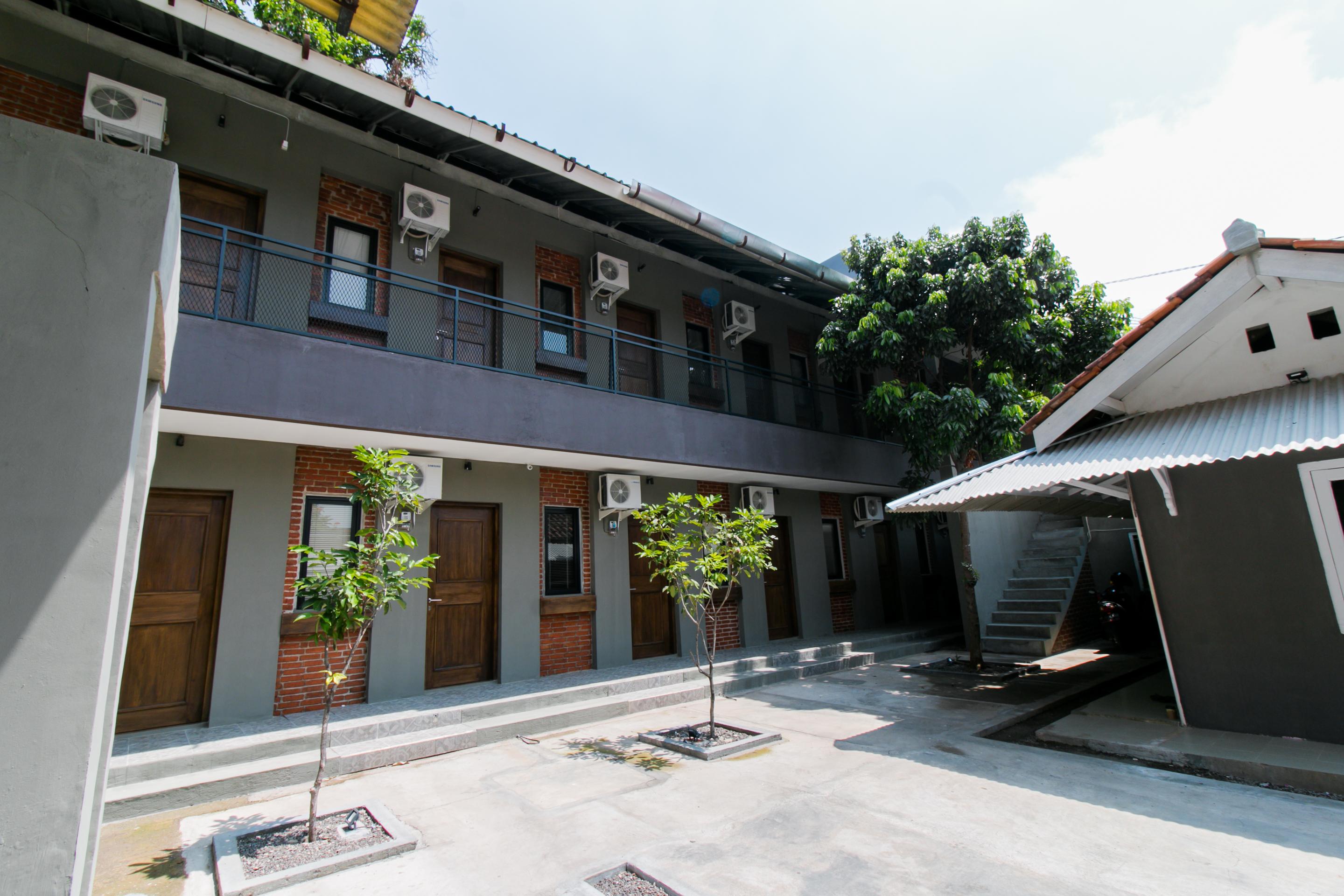 Capital O 1898 Louise Place Cianjur Exterior photo